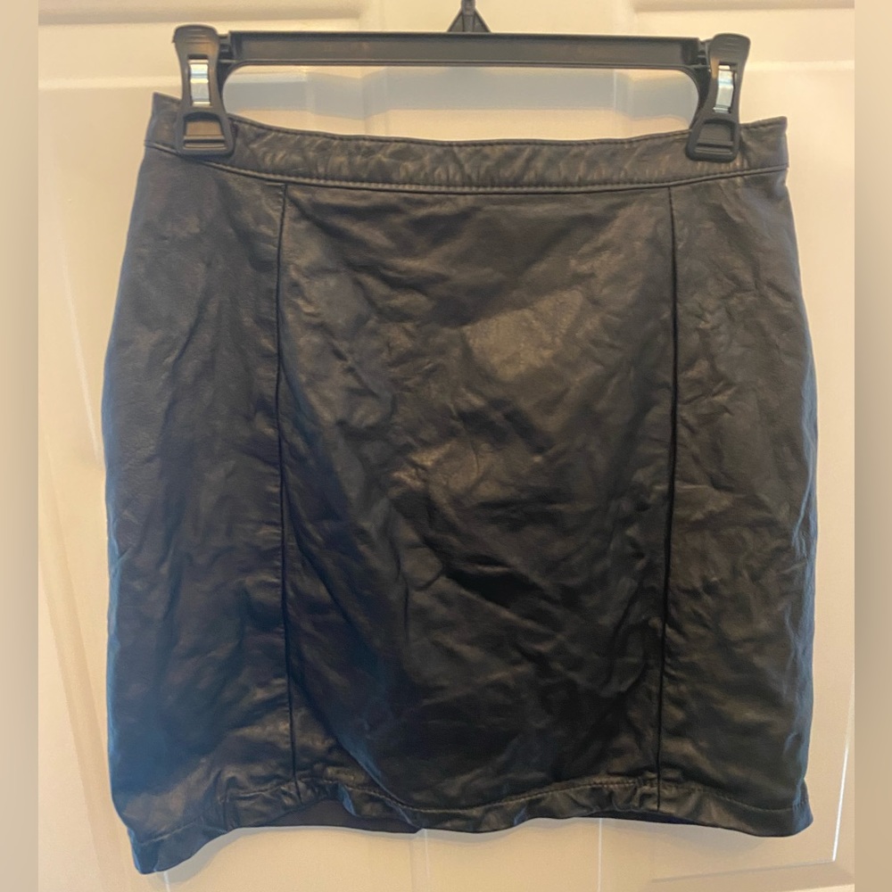 Opus Genuine Leather Skirt, size 11, black